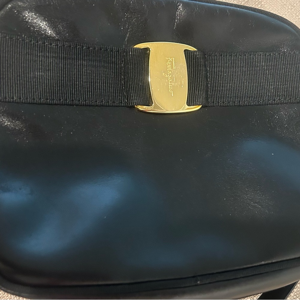 Vintage Salvatore Ferragamo leather black cross bag size small 8x6